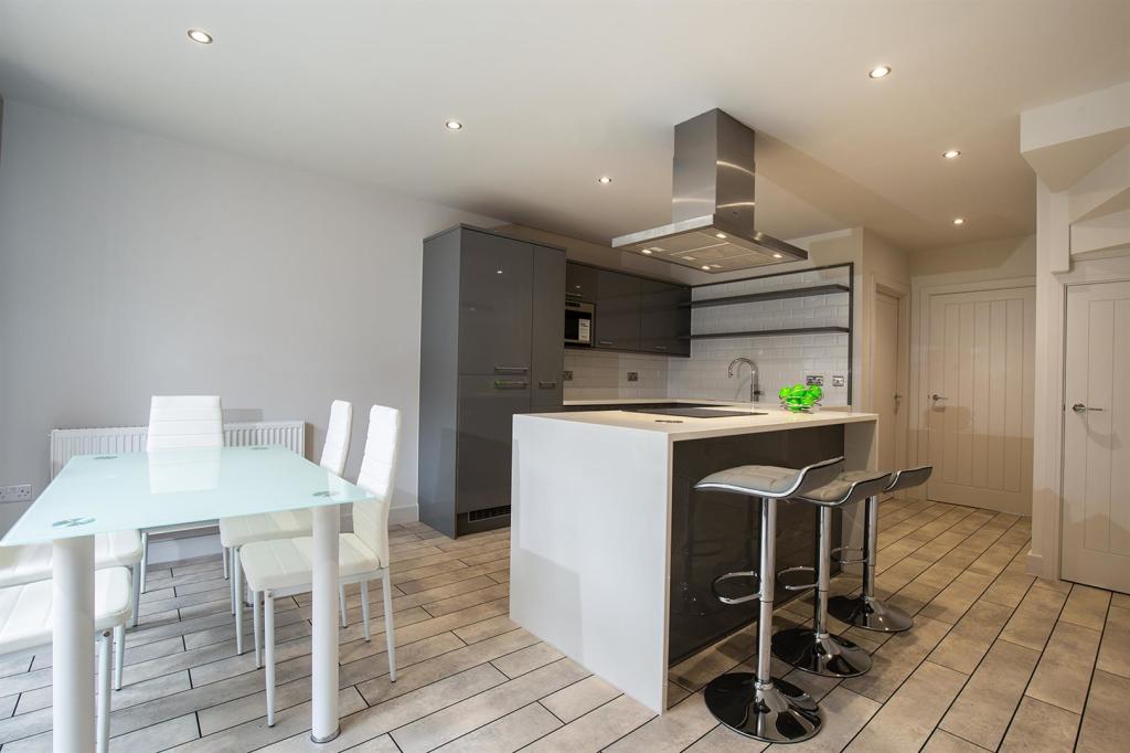 kitchen1.jpg