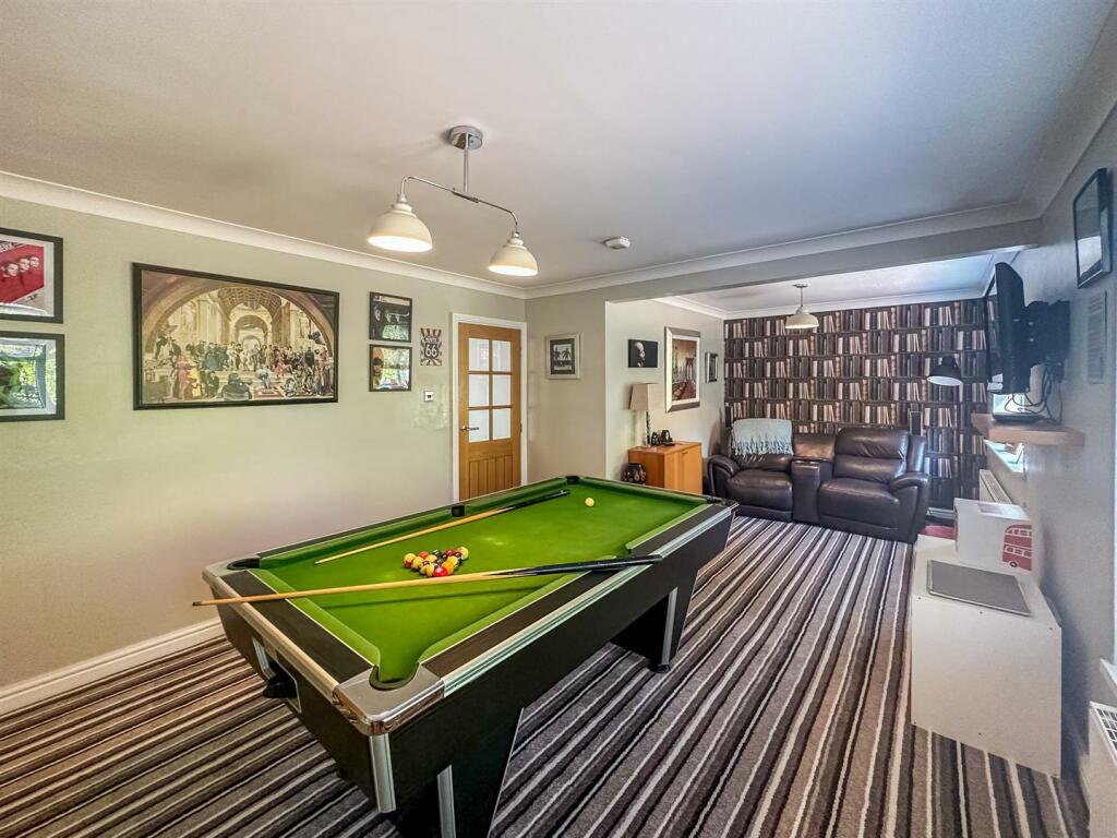 GAMES ROOM