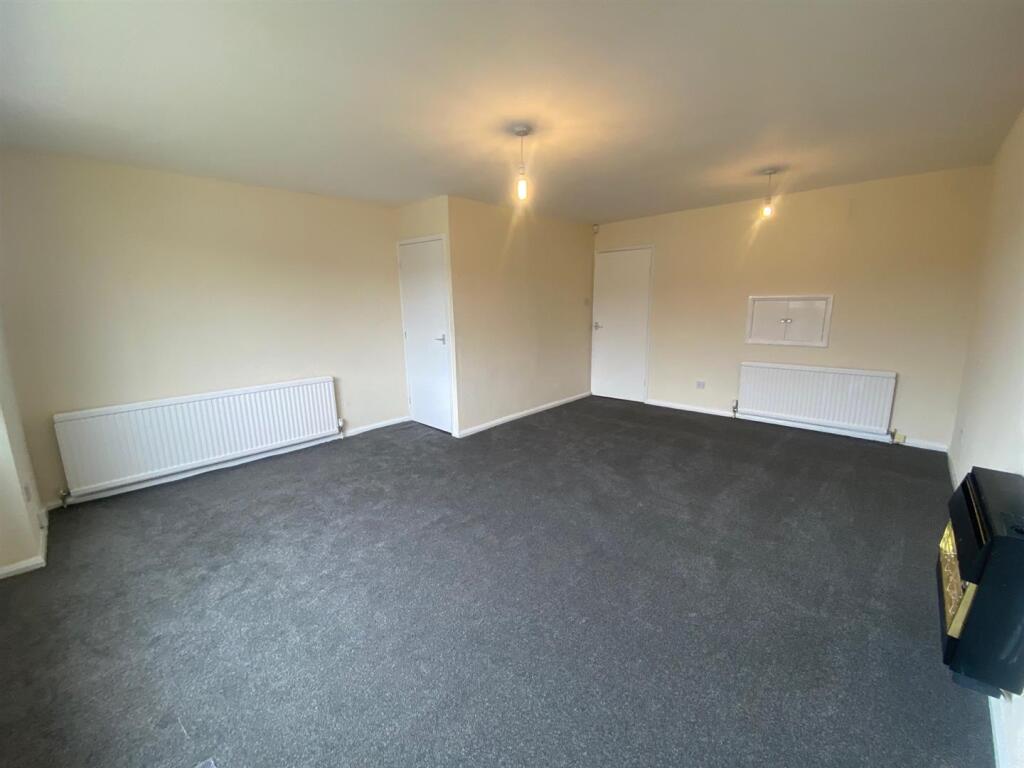LOUNGE 2.jpg