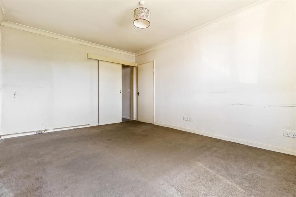 182 goring way-002.JPG