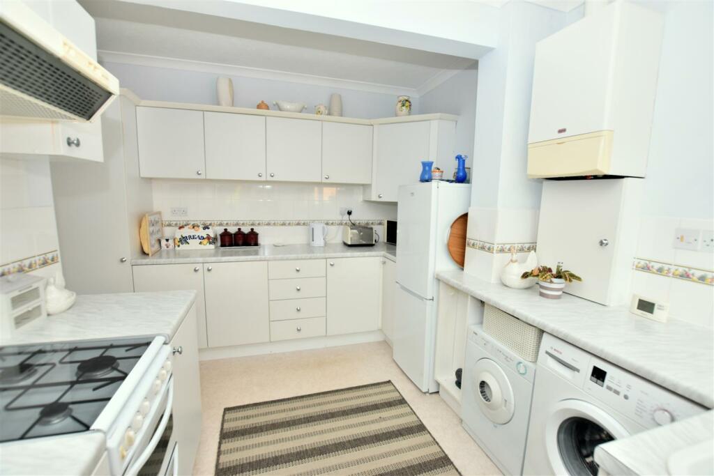 Kitchen - additional image.JPG