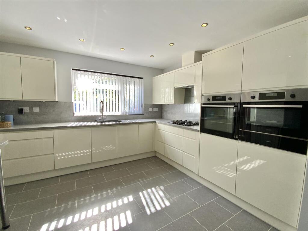 Kitchen / Breakfast Room