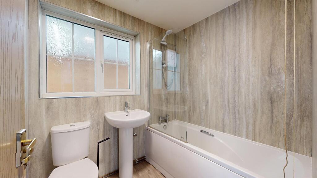 Willow Court 1 Bathroom.jpg