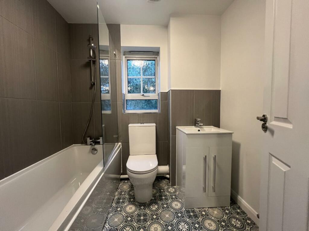 Bathroom.JPG
