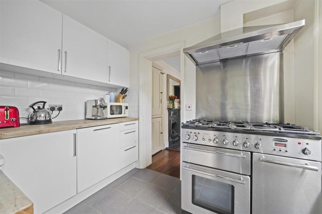 Grosvenor Park Road, E17