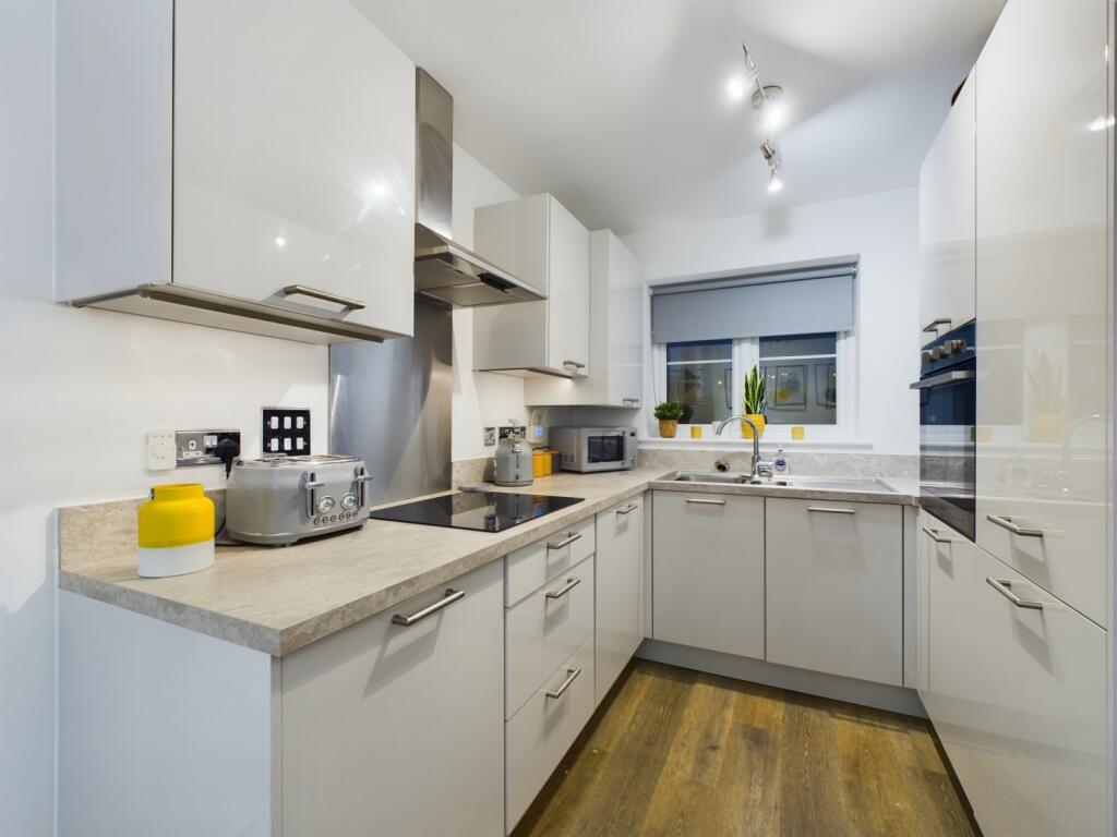 CAM01909G0-PR0126-STILL002