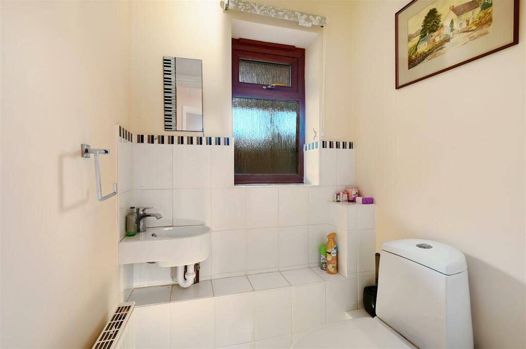 6 St Kitts Close - TN37 7TB (12).jpg