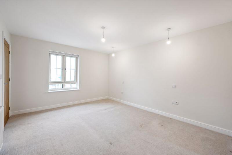 Guest bedroom with ensuite