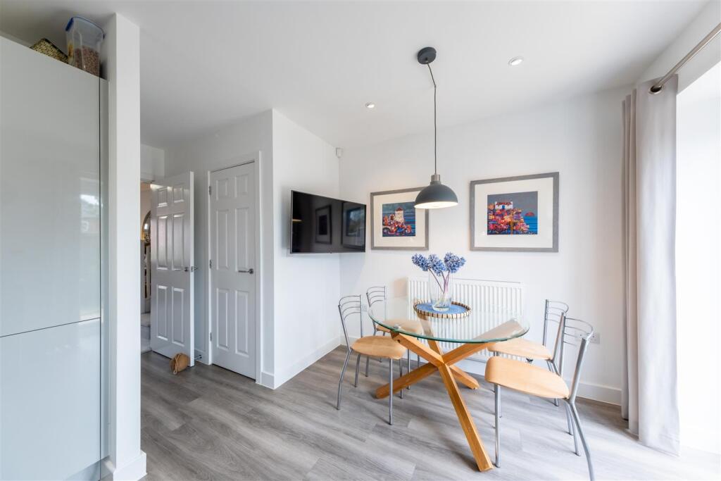 7 Daffodil Lane-006.jpg