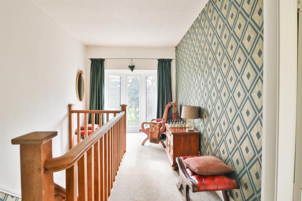 Landing with full Picture windows