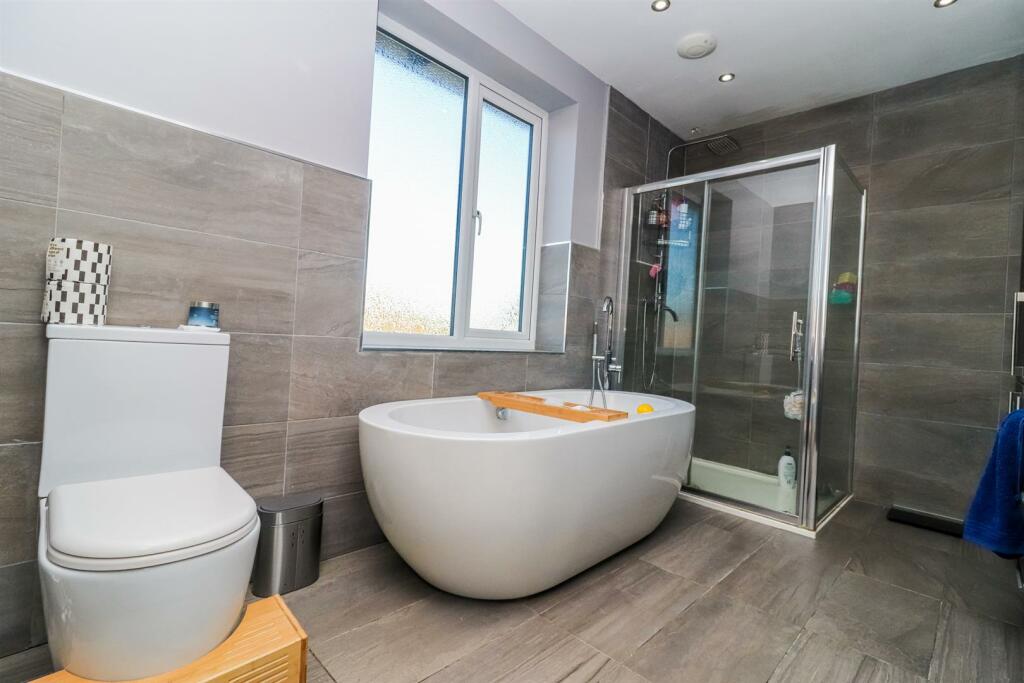 BATHROOM/W.C.