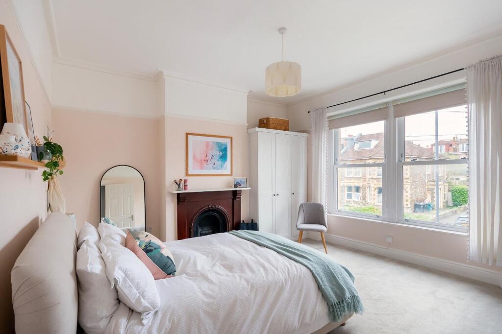 F1F0F1CRSA - Bedroom F.jpg