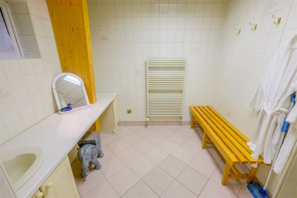 Indoor Pool and Conservatory