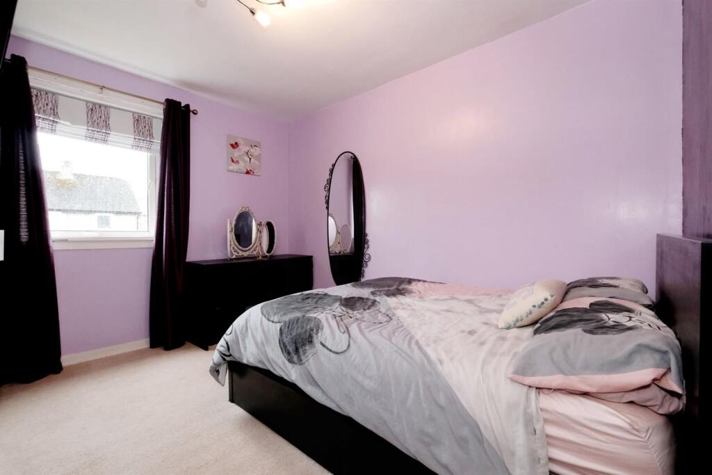 07 - Bedroom 1.jpg