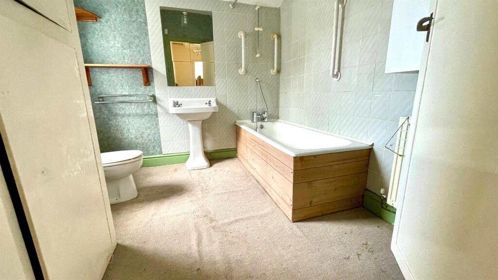 3-PIECE BATHROOM