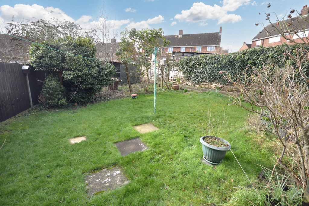 REAR GARDEN (Portal Size).JPG