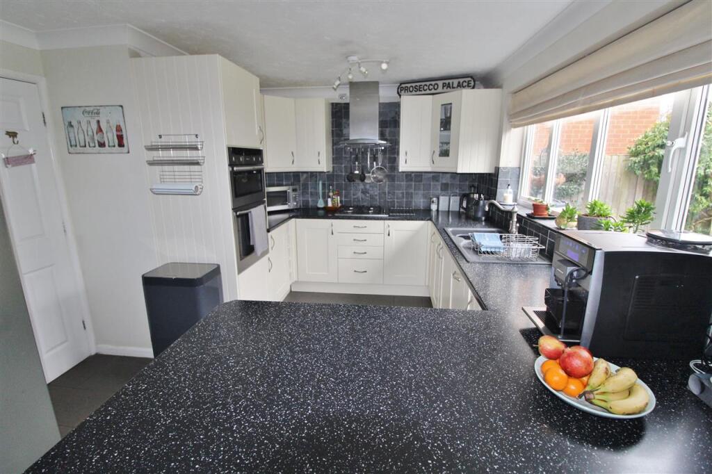OPEN PLAN DINING