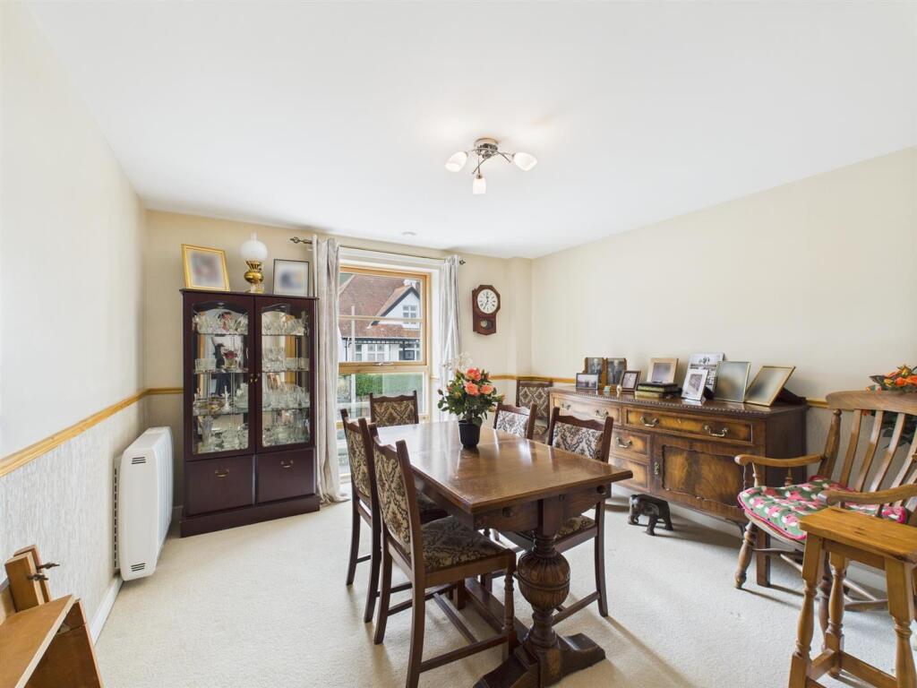 Bedroom 2/ Dining Room