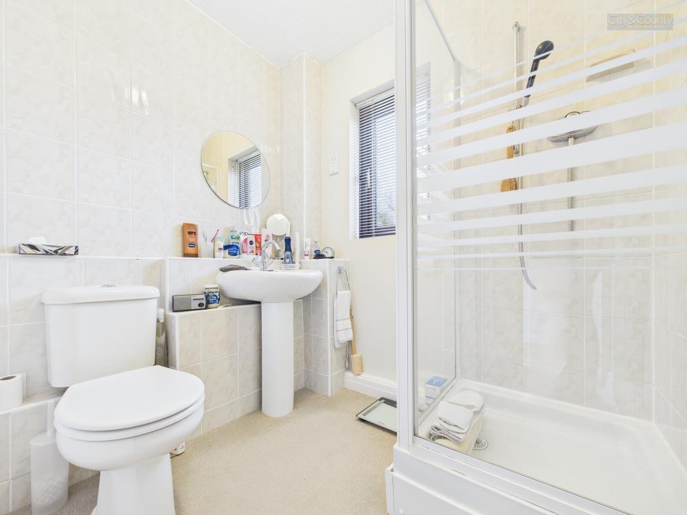En-Suite To Master Bedroom