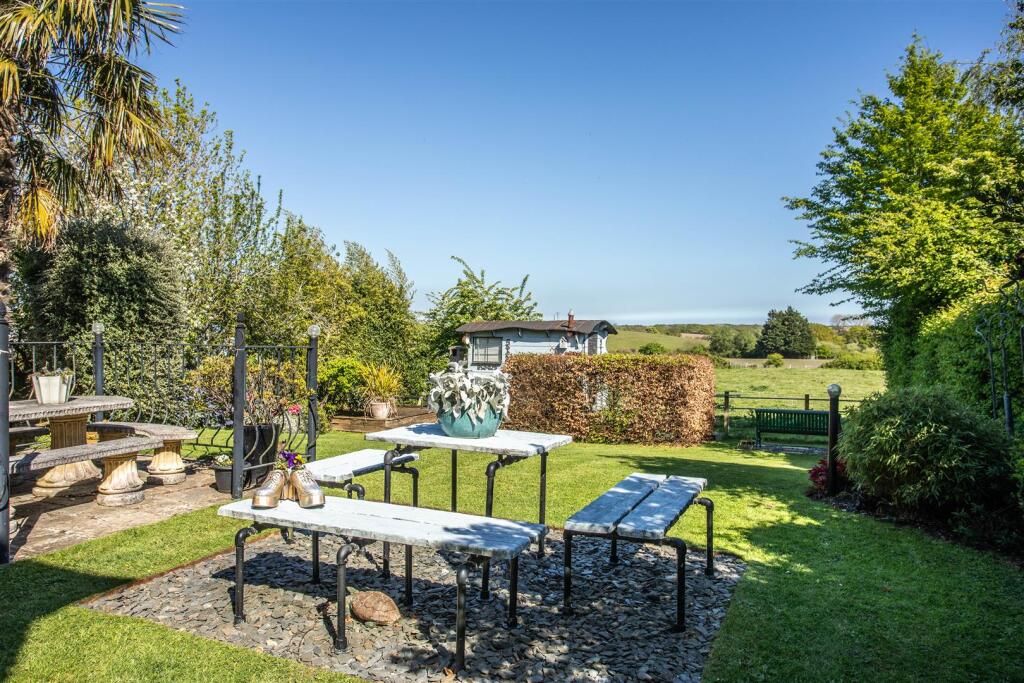 1 Meadow View Ext6.jpg