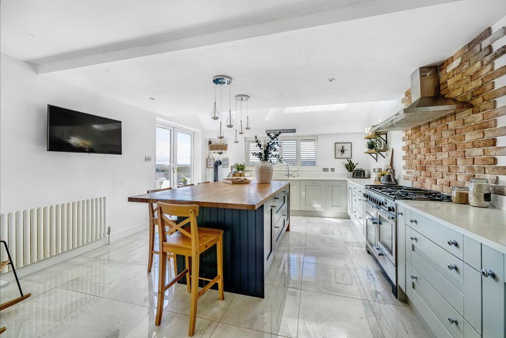 Kitchen breakfast area