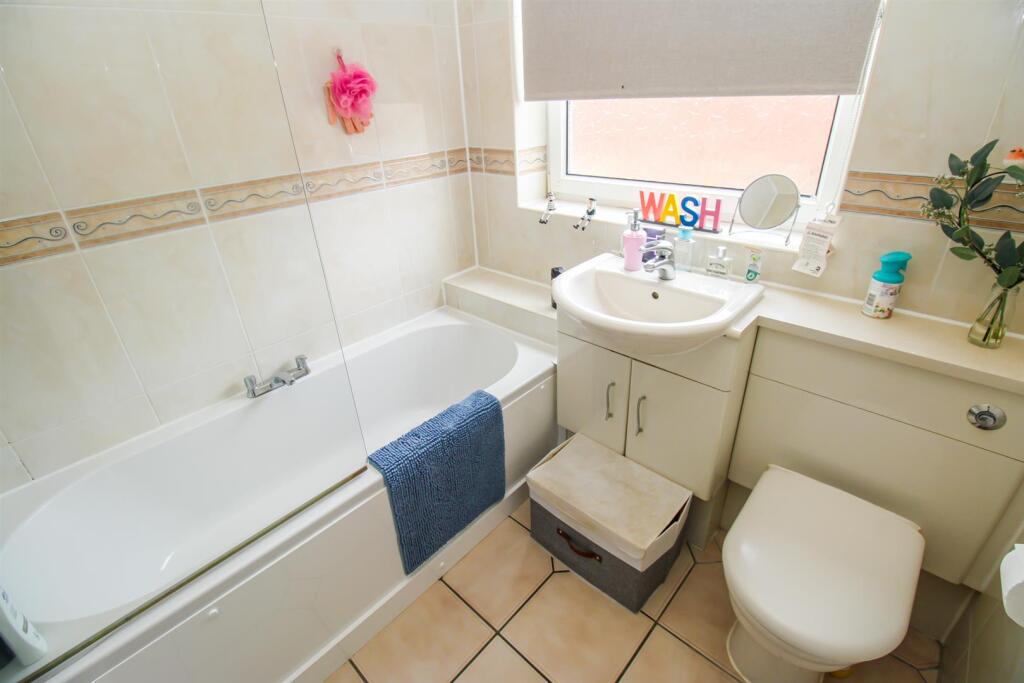 DOWNSTAIRS BATHROOM/W.C.