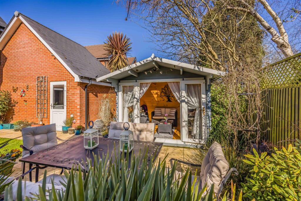 32 Longcroft Way, Havant-Small-PorticoMarketing-Ne