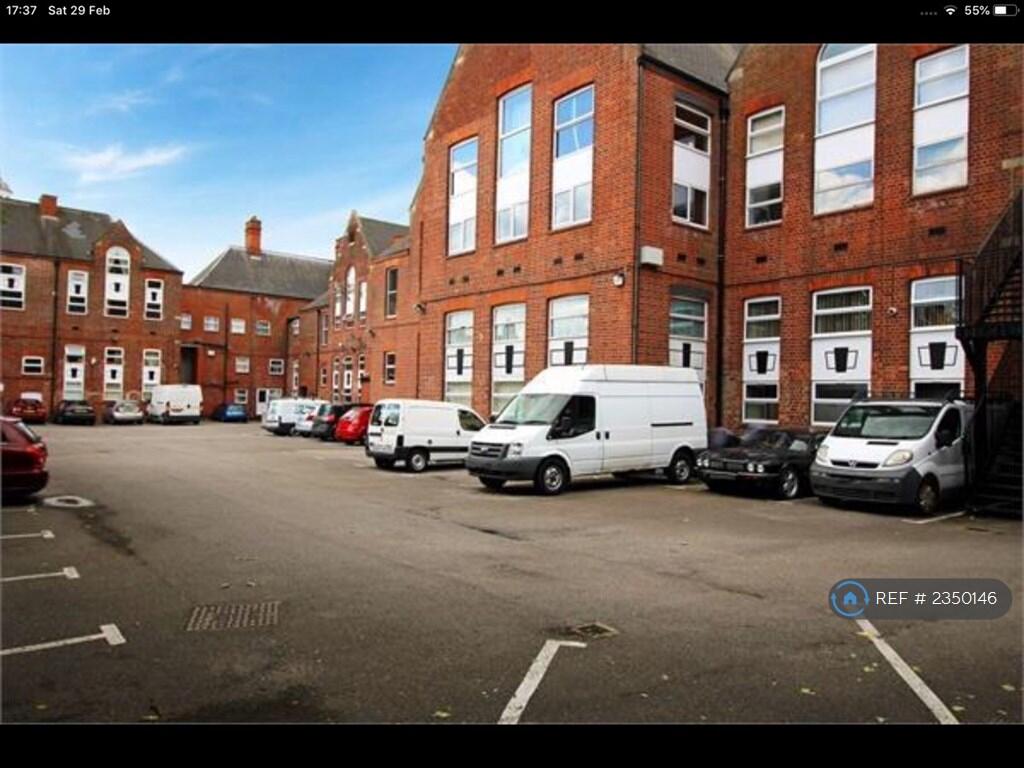 Secure Parking With 24hr Cctv