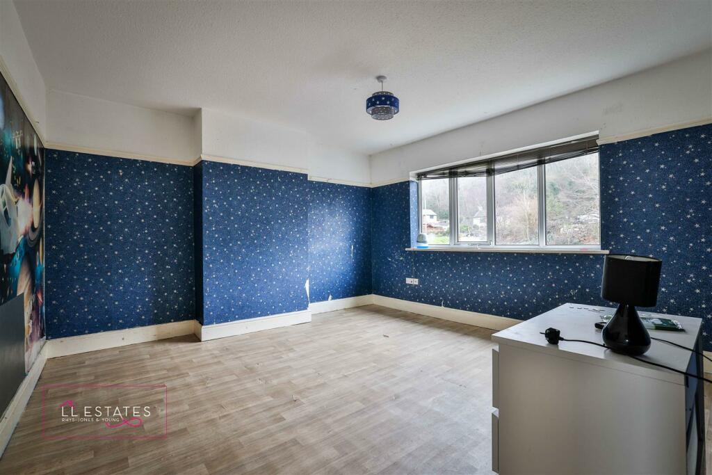 110 ffordd talargoch-34 blue bedroom.jpg