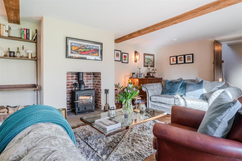 Living Room-6.jpg