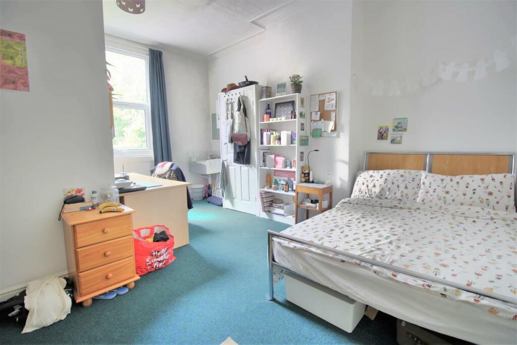 Bed 3.jpg