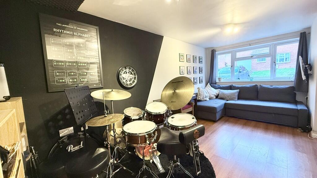 Studio/four bedro...