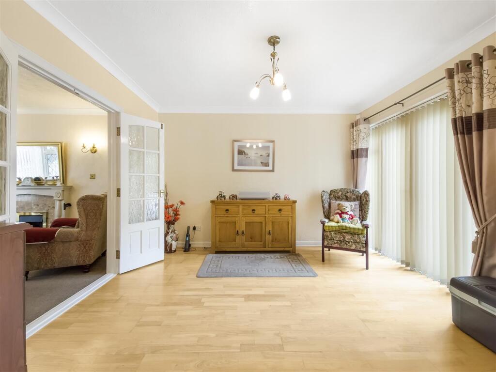 Springfield Road, Midway