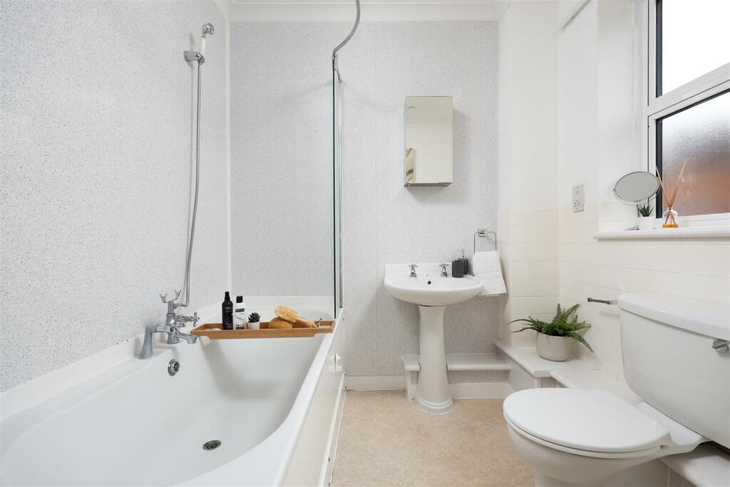 14 Challoner Court 26.JPG