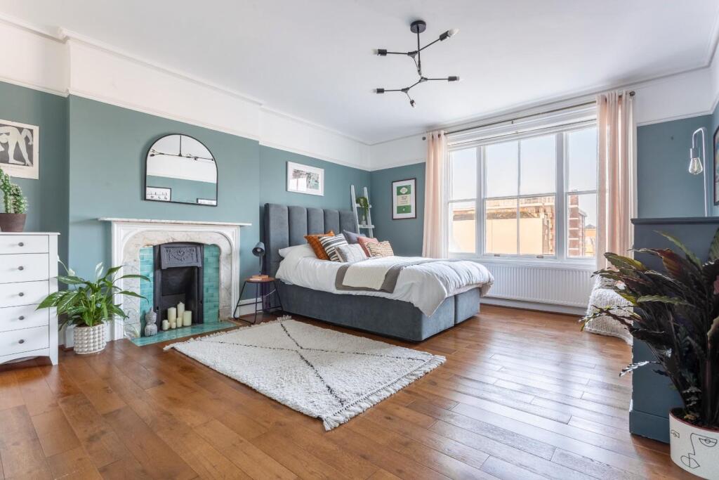 Adelaide Crescent-1.jpg