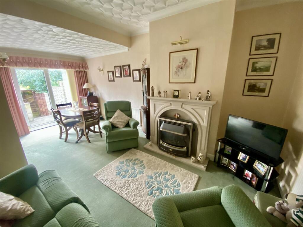 Bramleys Estate Agents - Glebe Gate - Thornhill (2