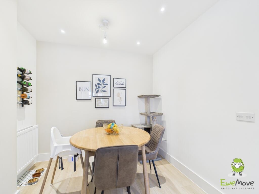 EweMove Estate Agents Basingstoke - Appian Way 