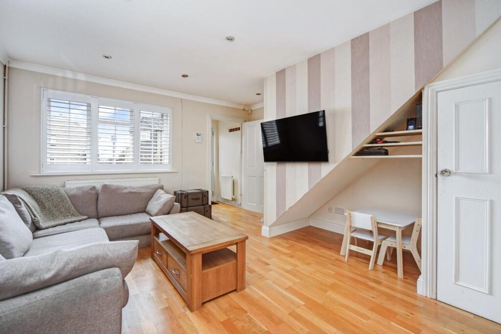 LINDSAY CLOSE (9).jpg