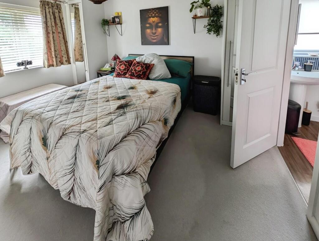 b7915f19-bed 201.jpg