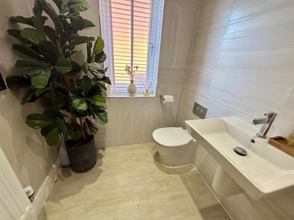 Cloak Room/WC