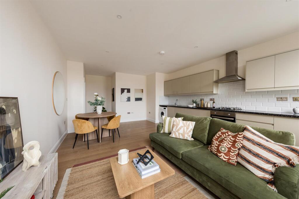 Orchard House, E18
