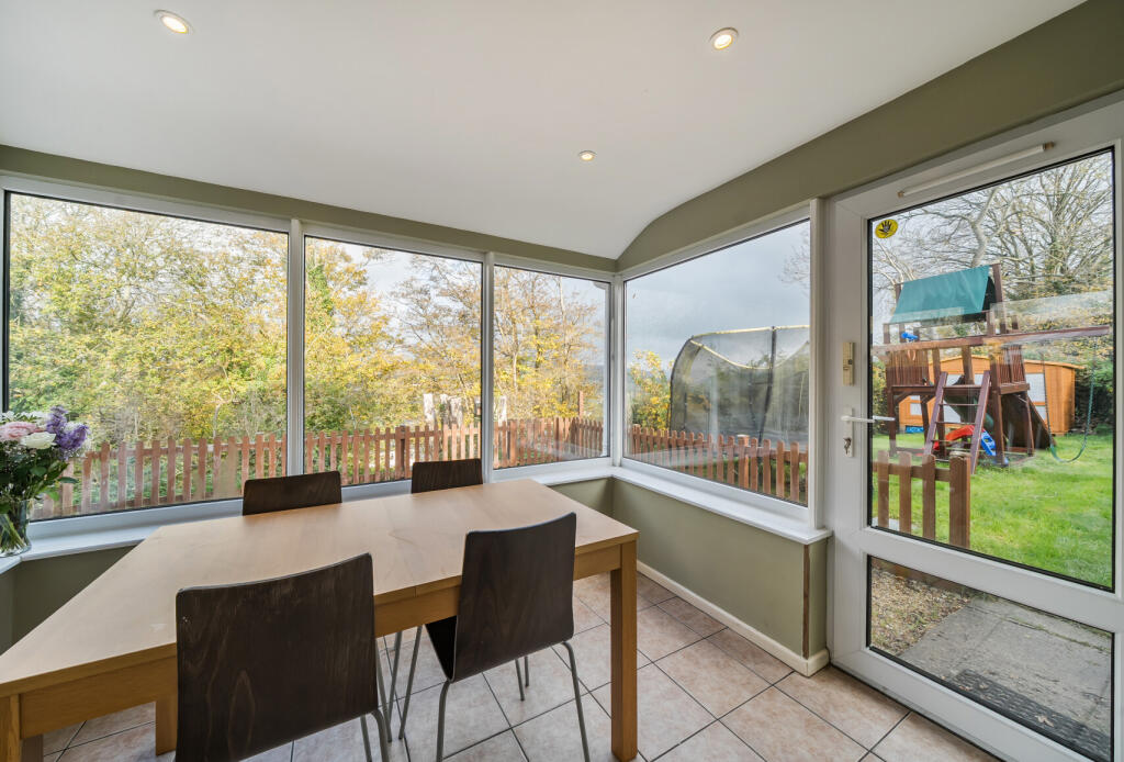 1376853-11-690dce...