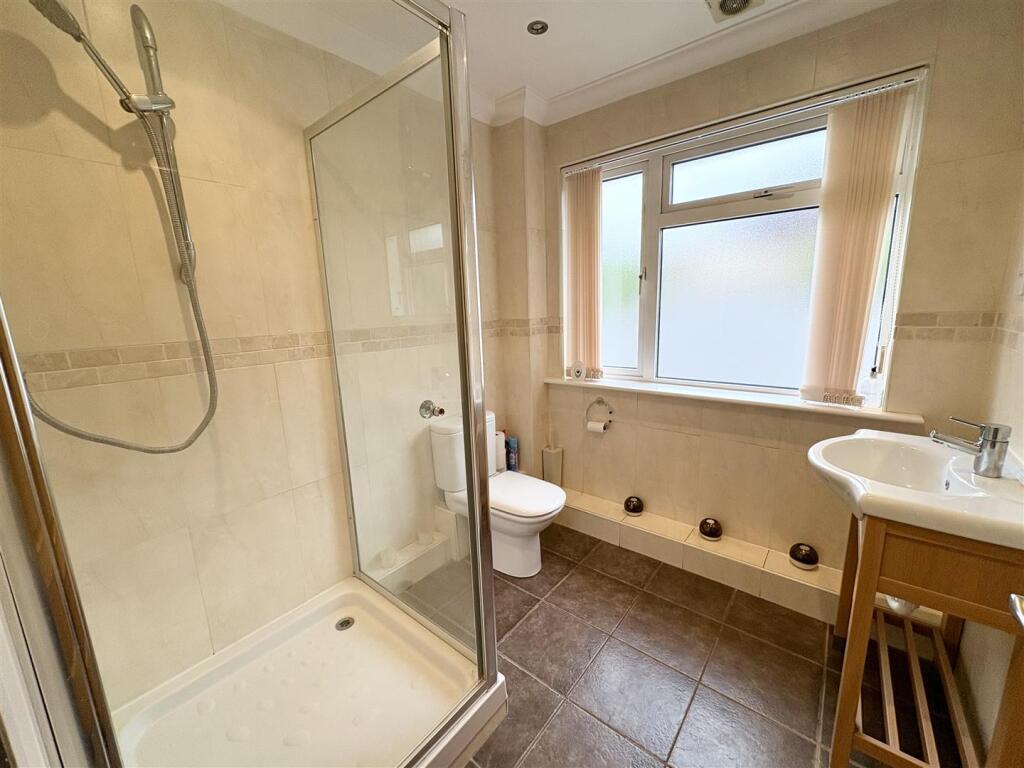 gf shower rm.jpg
