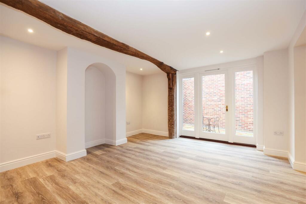8 Guildhall Street [Family Room].jpg