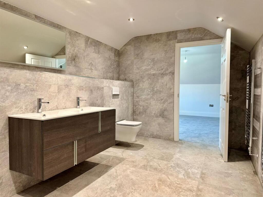 Bedroom 2 (ensuite).jpg