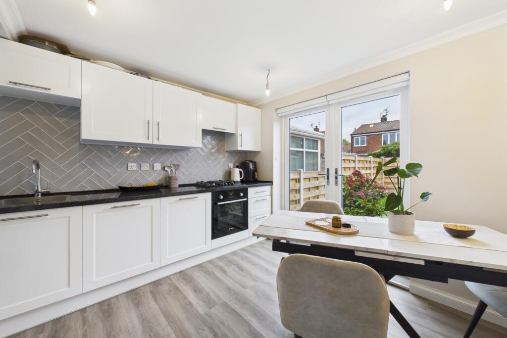 CAM03162G0-PR0351-STILL014