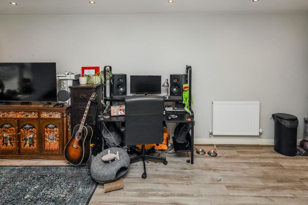 Flat 4, 68 Boston Road, Hanwell, London, W7 2ET