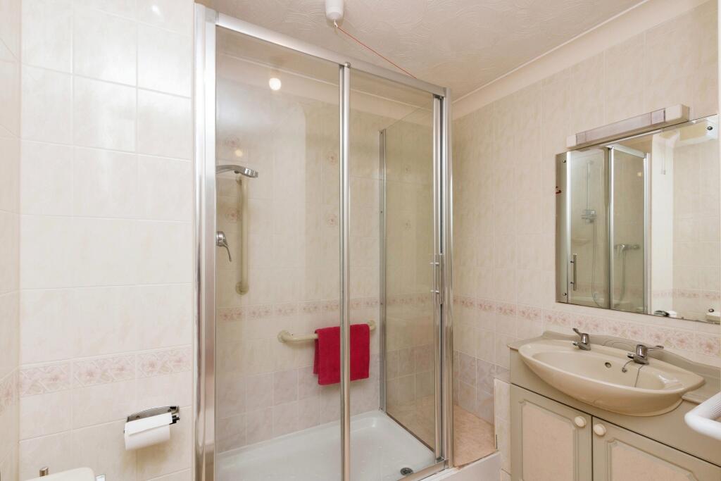 SHOWER ROOM
