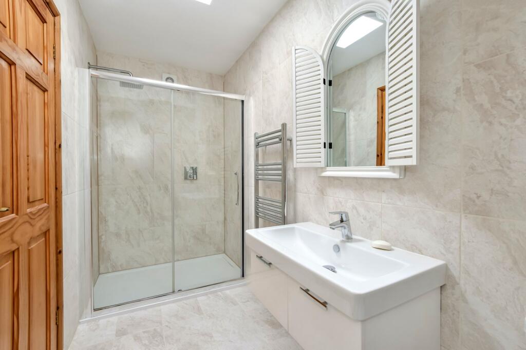 EN SUITE SHOWER/WC