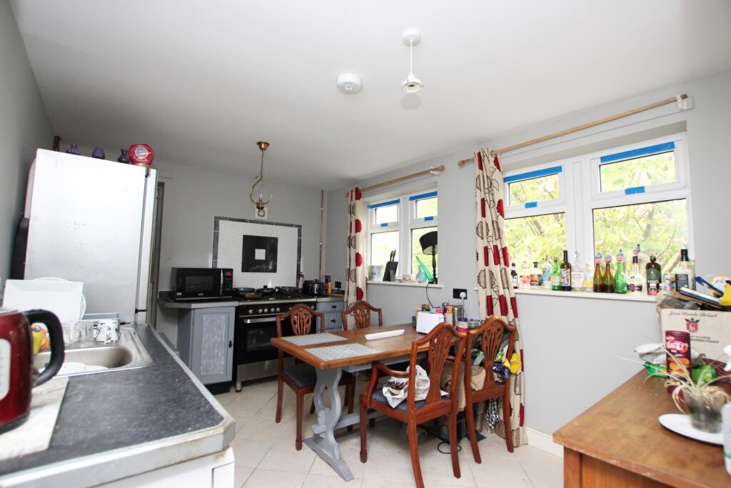 Finedon Road, Wellingborough, NN8